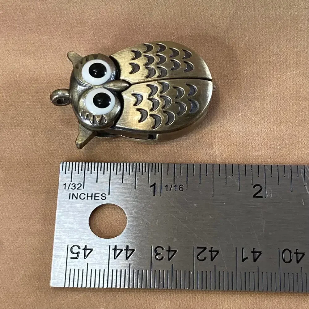 Brushed Antique Gold Tone Winged Owl Pendant Watch (Untested, Needs Battery) - Picture 5 of 5